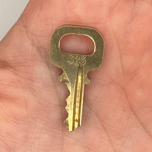 Louis Vuitton Lock & Key #323 - Great Condition - Picture 8 of 9